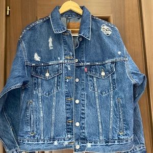 LlEVI’S OVERSIZED BRAND NEW JEAN JACKET